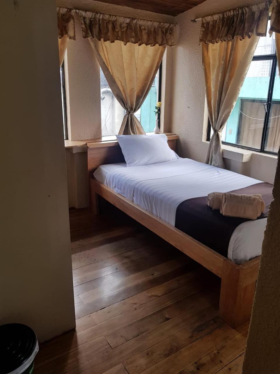 Hostal Loro Verde Quito Buitenkant foto