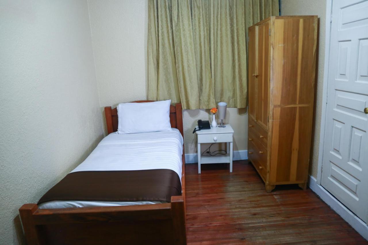 Hostal Loro Verde Quito Buitenkant foto